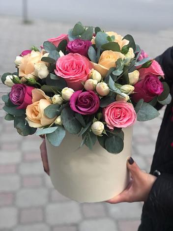 Цветочная композиция из Розы в шляпной коробке в Лешуконском