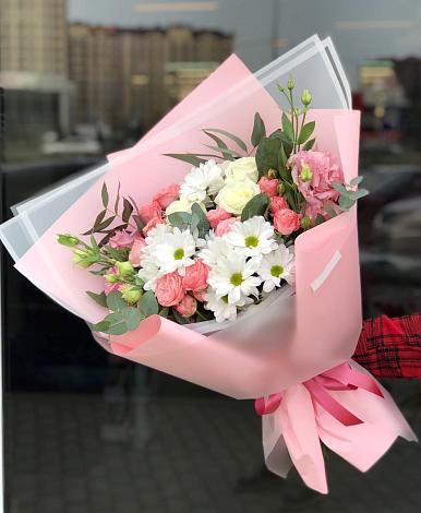 Букет цветов из: Розы, Лизиантусы и Хризантемы в Лешуконском
